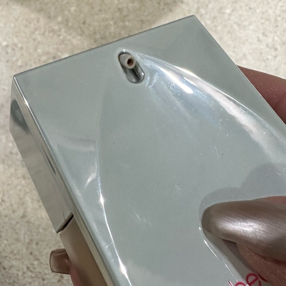 beautyblender Bounce Liquid Whip Long Wear Foundation 1.0 oz 2.50N Medium Nude - Picture 7 of 7